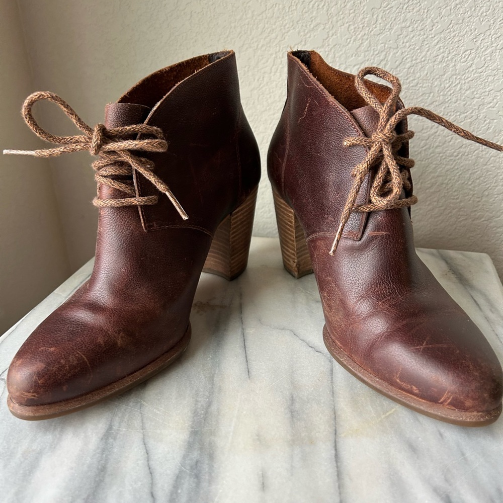 UGG Australia Mackie Boots - Picture 5 of 8